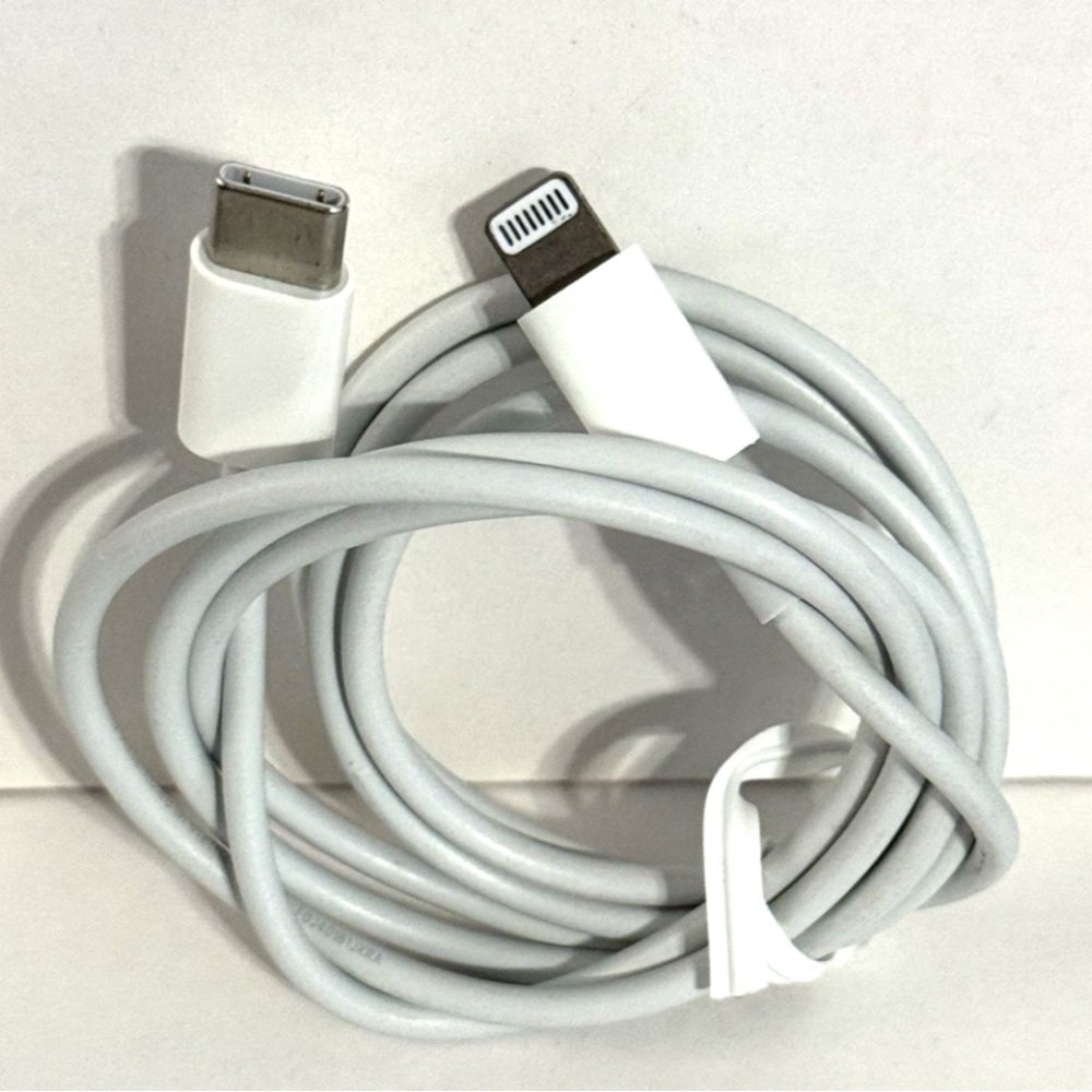 Apple White Lightning Charging Cable